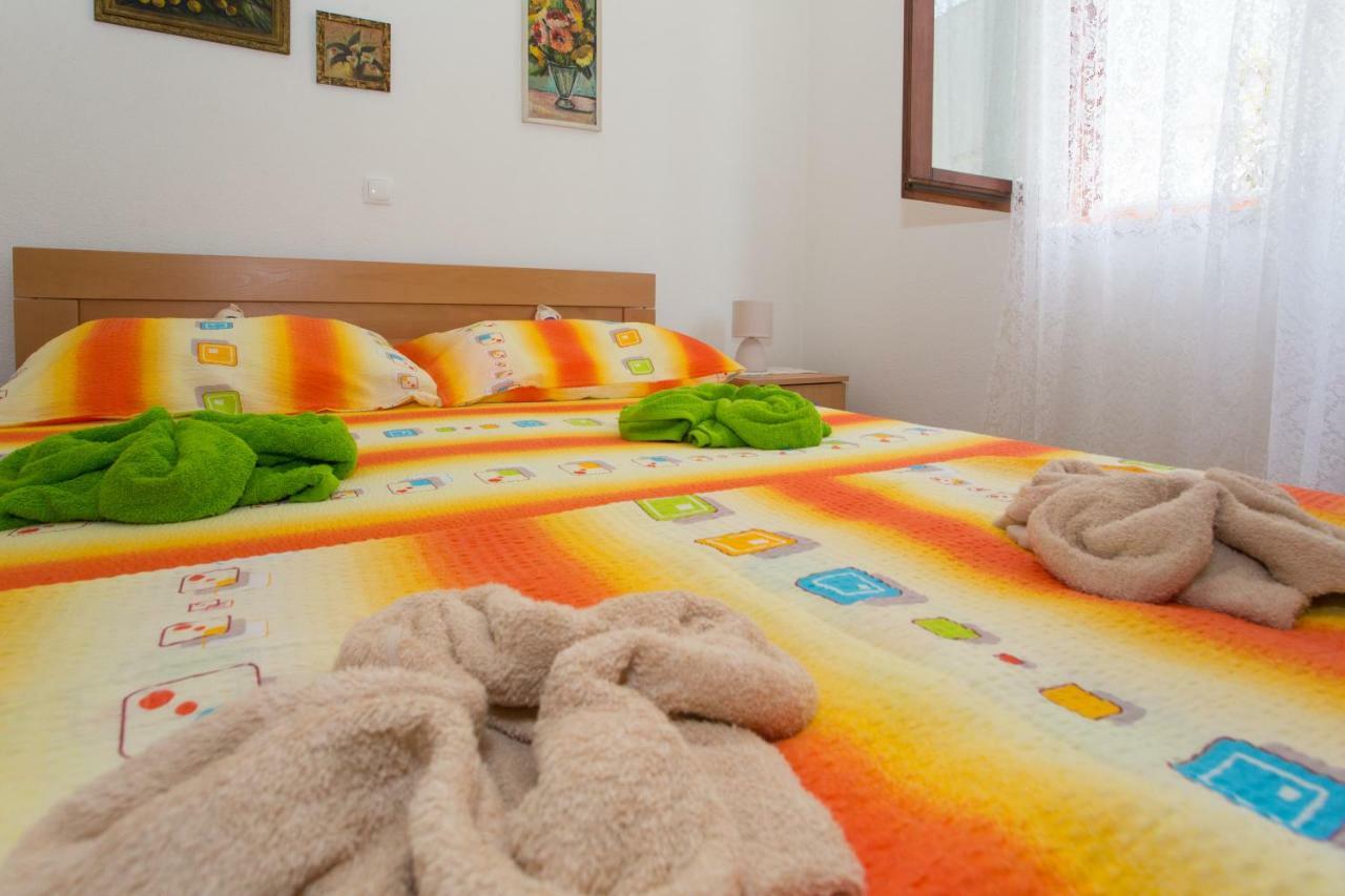 Apartments Mihic Makarska Eksteriør billede